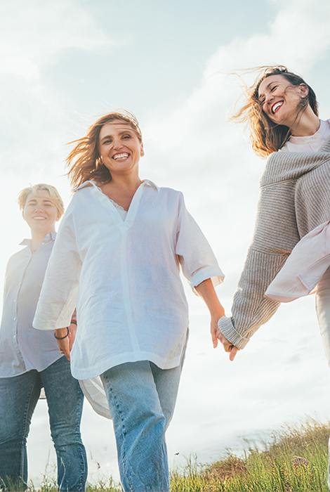 gut gelaunte Frauen im Freien