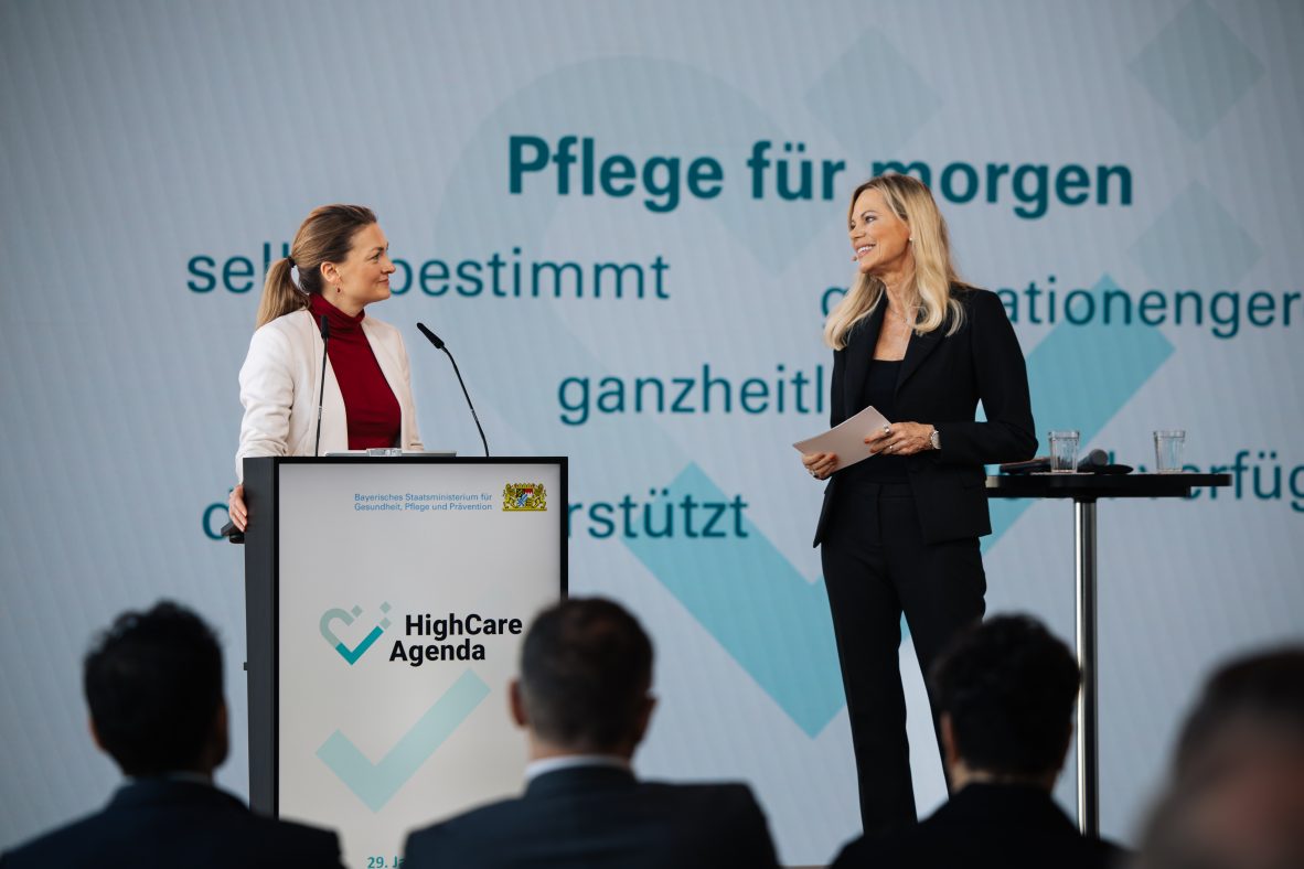 Digitalpakt Pflege am 29.01.2025, Staatsministerin Judith Gerlach MdL, Moderatorin Nina Ruge